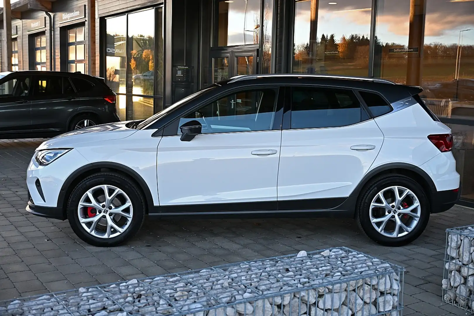 SEAT Arona 1,5 TSI ACT FR DSG ACC, AHK abnehmbar, beatsAud... Blanc - 2