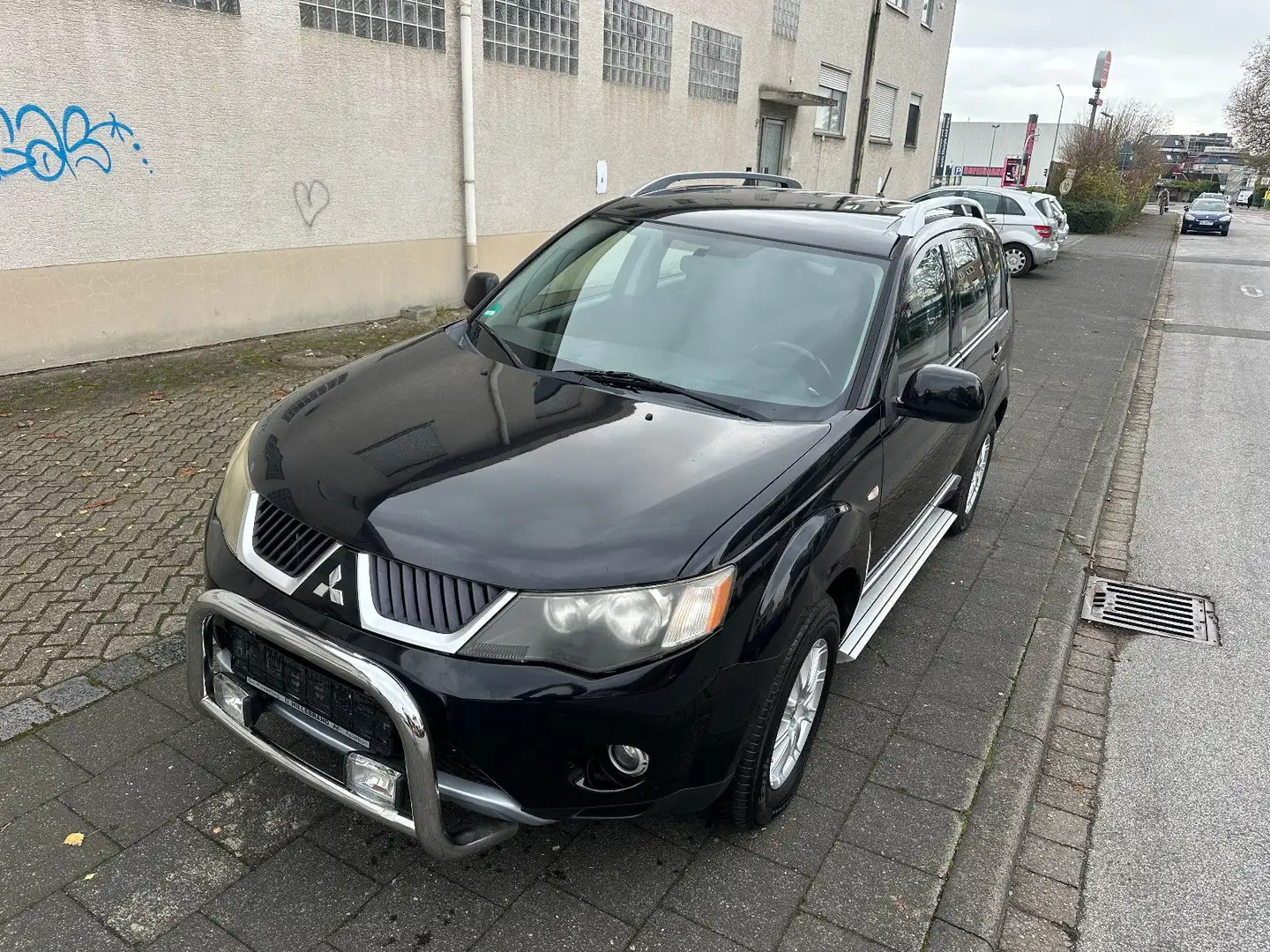 Mitsubishi Outlander 2.0 DI-D Invite Schwarz - 2