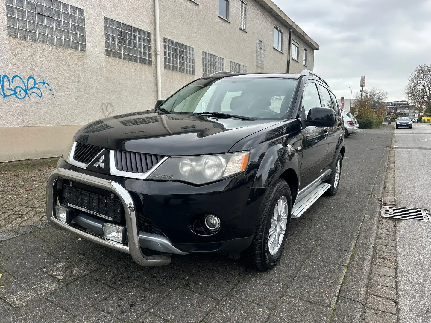 Mitsubishi Outlander 2.0 DI-D Invite Schwarz - 1