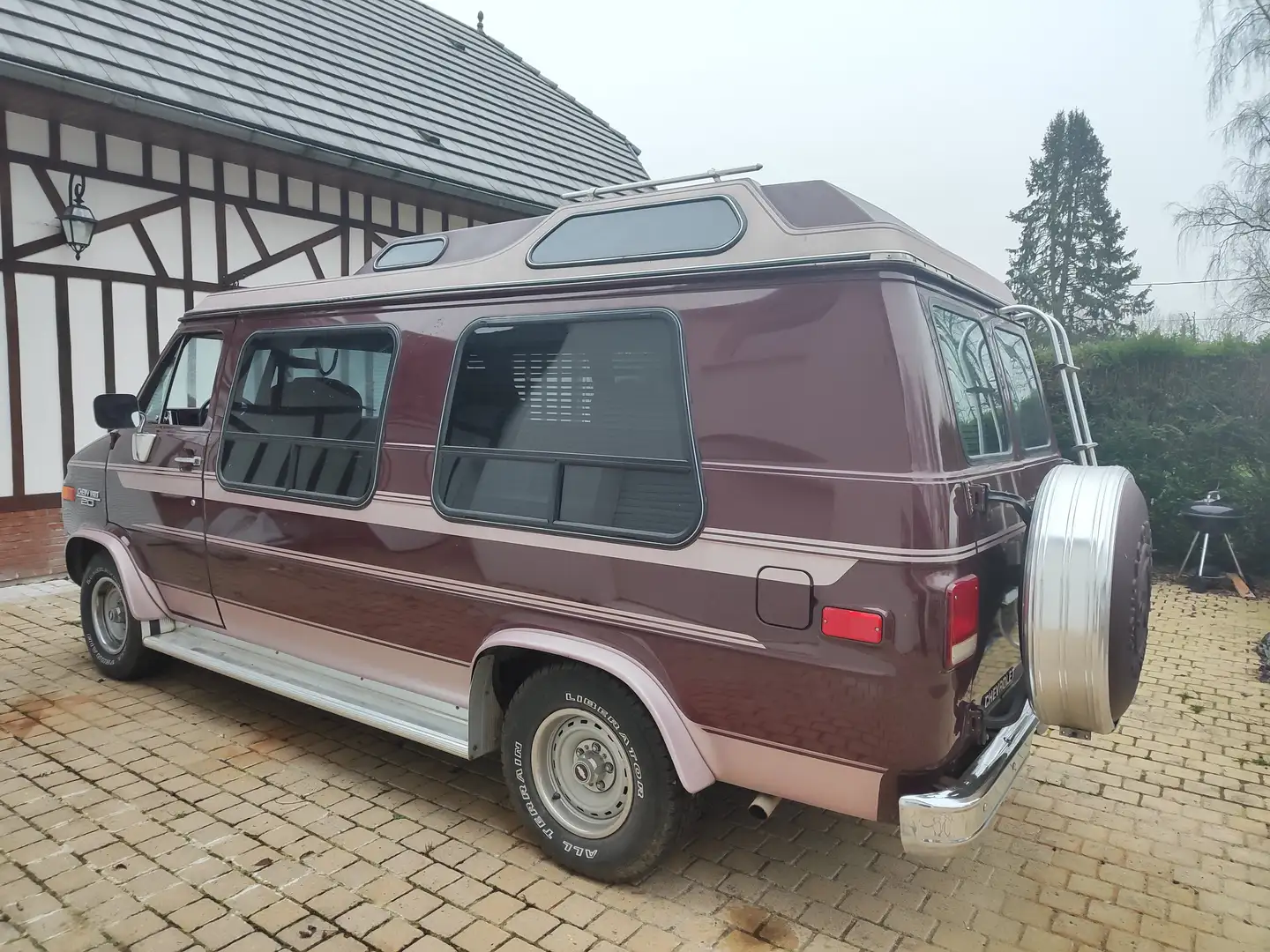 Chevrolet Chevy Van Brun - 2