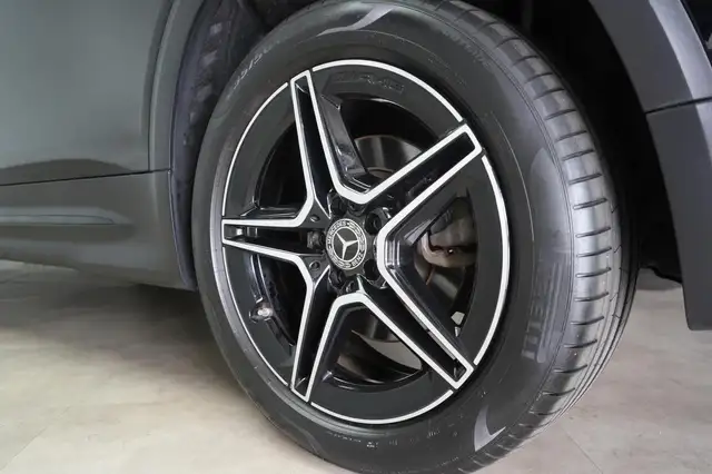 Mercedes-Benz GLB view 14