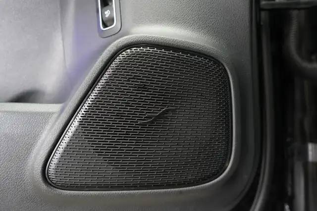 Mercedes-Benz GLB view 29
