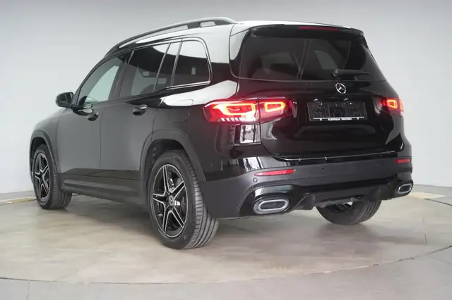Mercedes-Benz GLB view 4