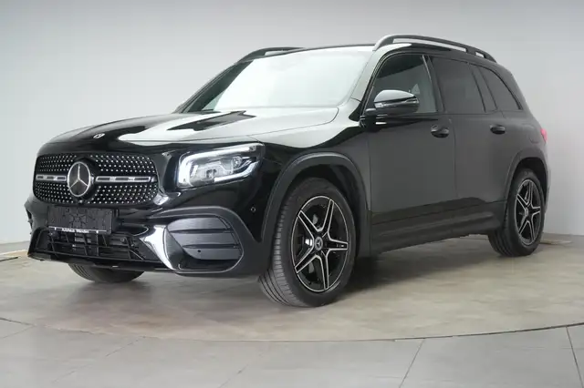 Mercedes-Benz GLB view 3