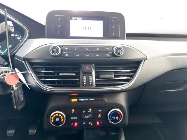 Ford Focus view 12