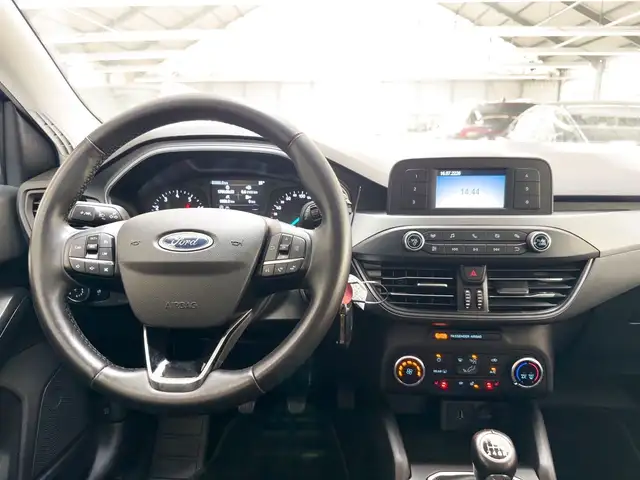 Ford Focus view 10