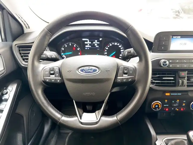Ford Focus view 11