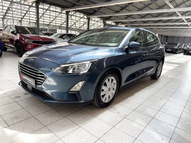 Ford Focus view 3