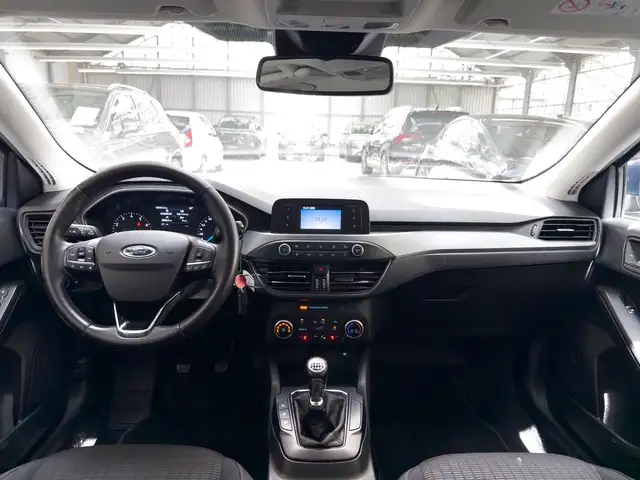 Ford Focus view 8