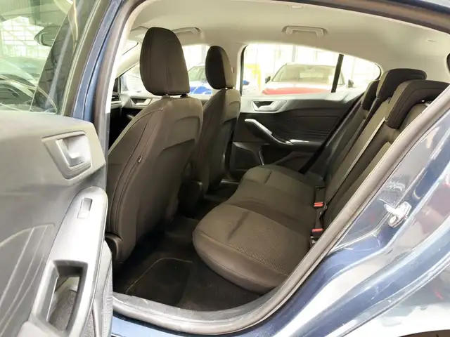 Ford Focus view 15