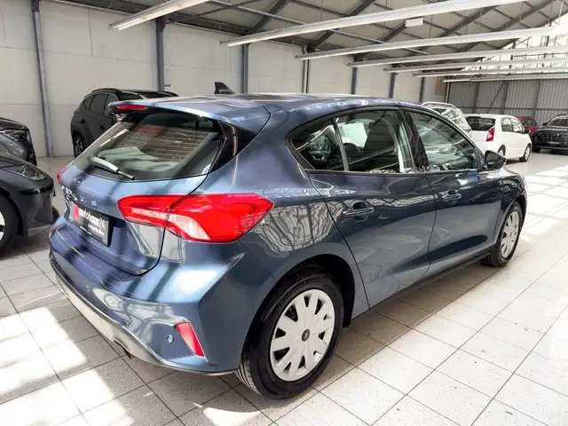 Ford Focus view 5