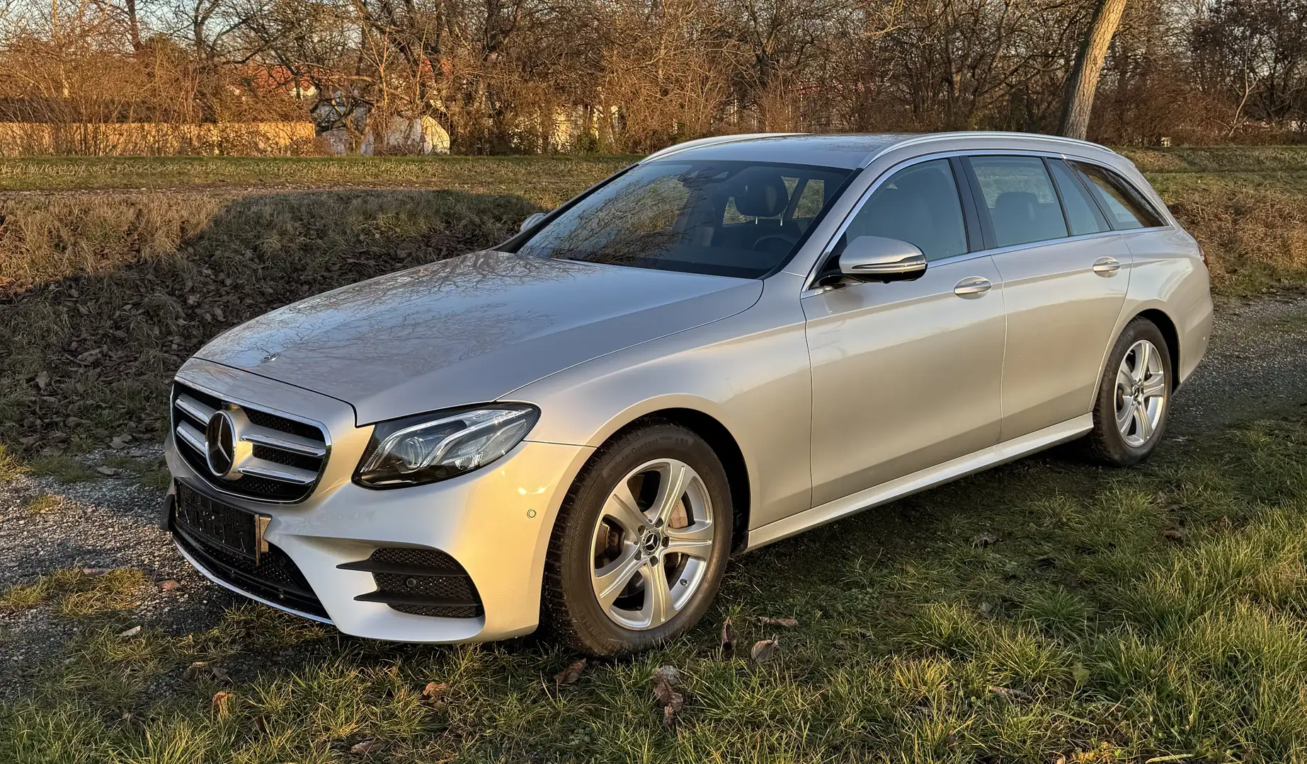 Mercedes-Benz E 220 d T Austria Edition Avantgarde Aut. Silber - 1