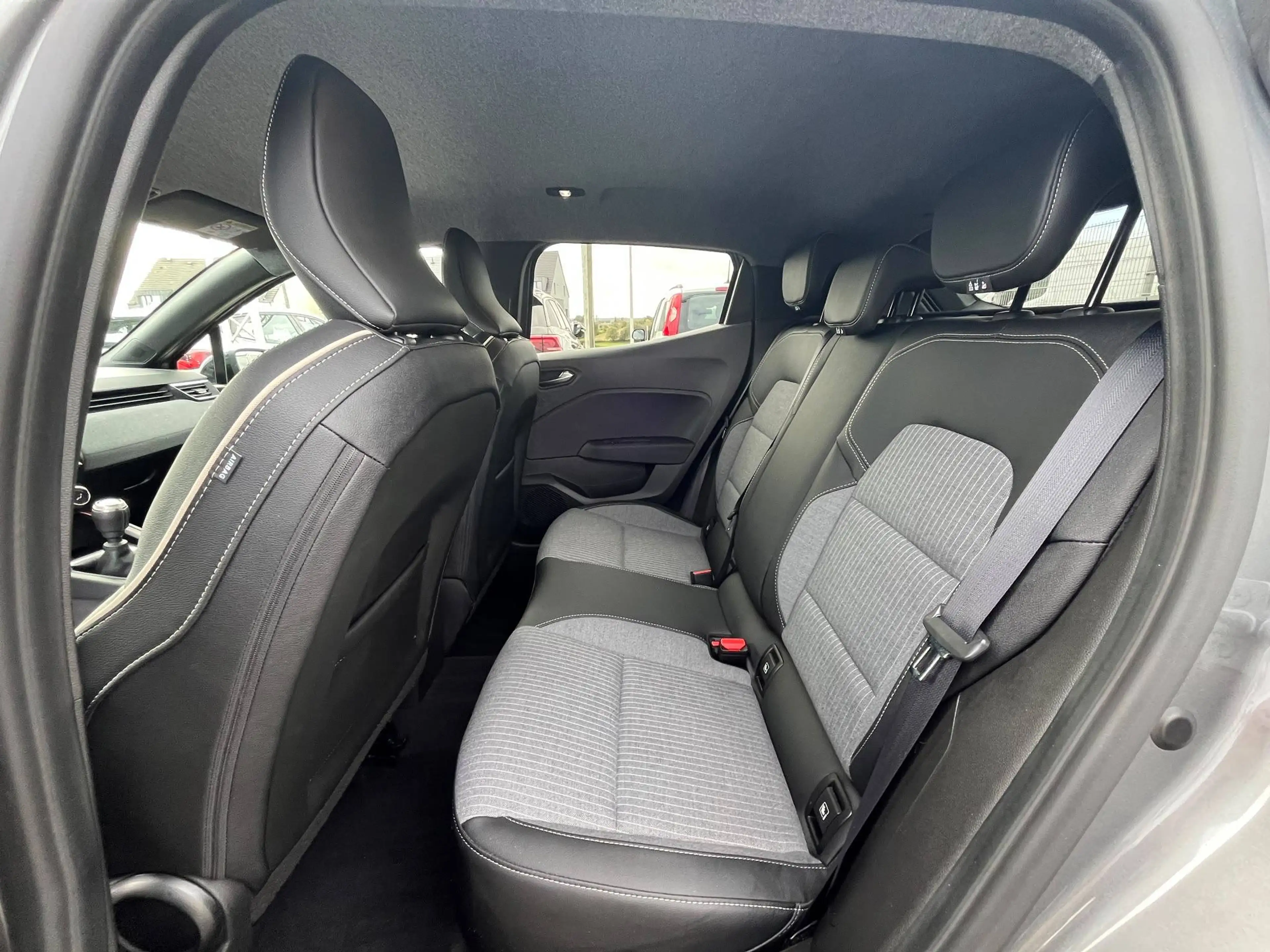 Renault Clio Clio 1.0 TCe Techno — photo 9