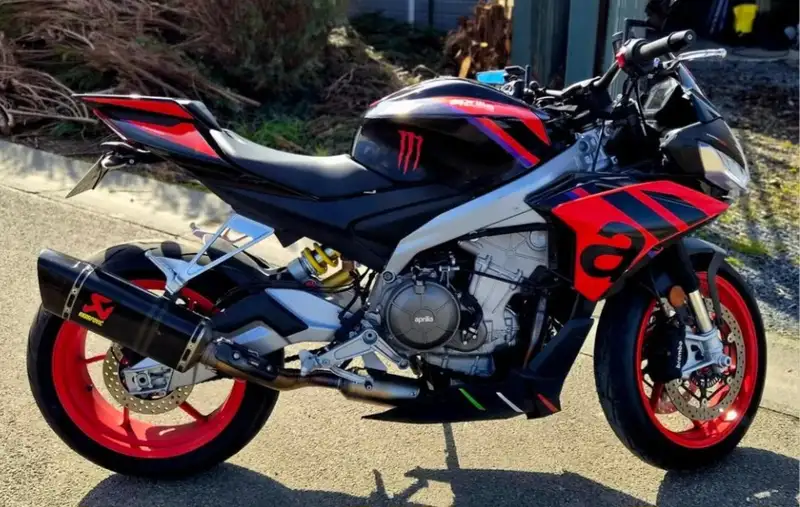 Aprilia Tuono - foto 2