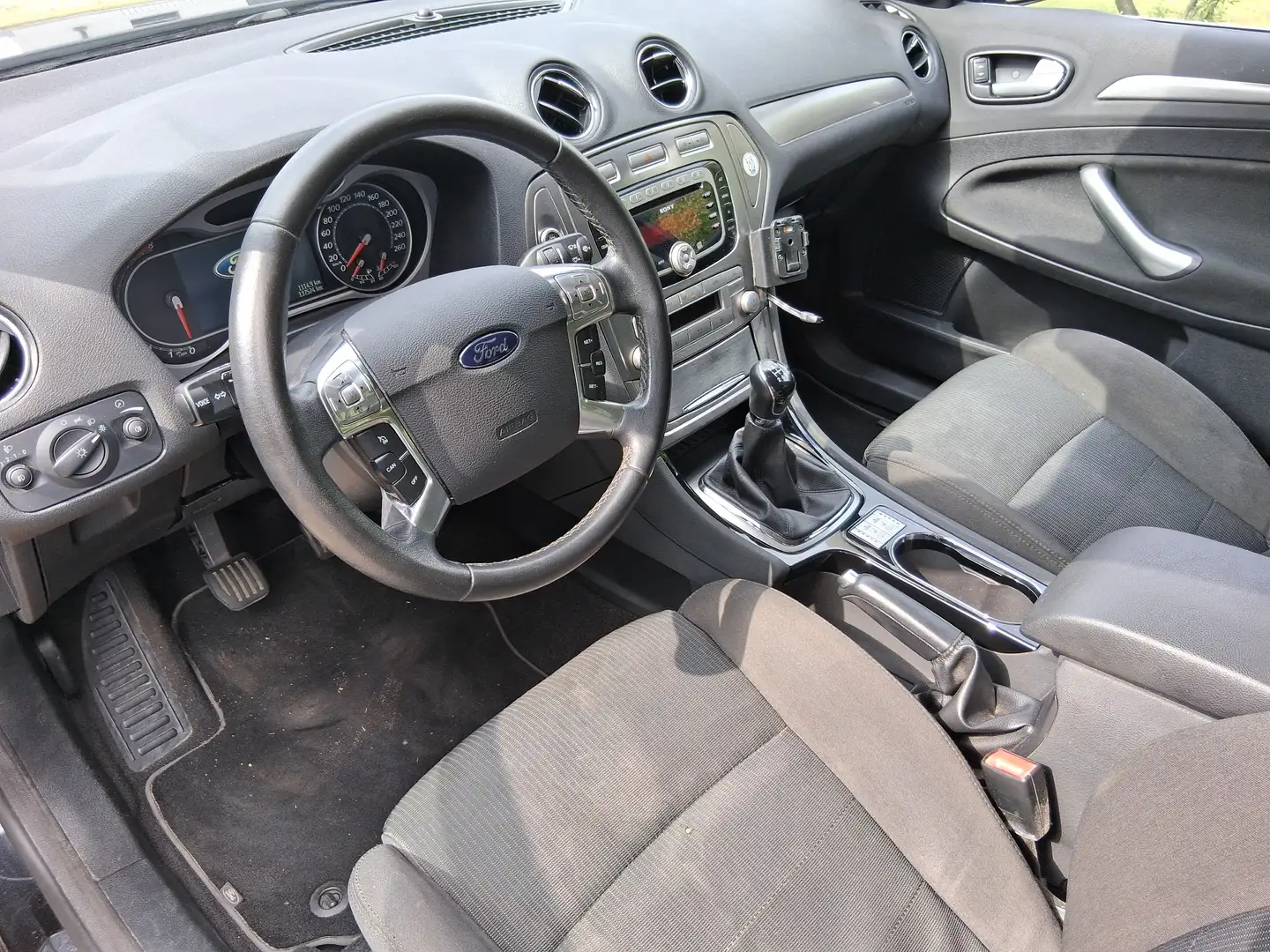 Ford Mondeo 2.0 Titanium 2. HAND / TÜV / ALU / BLUETOOTH Negro - 2