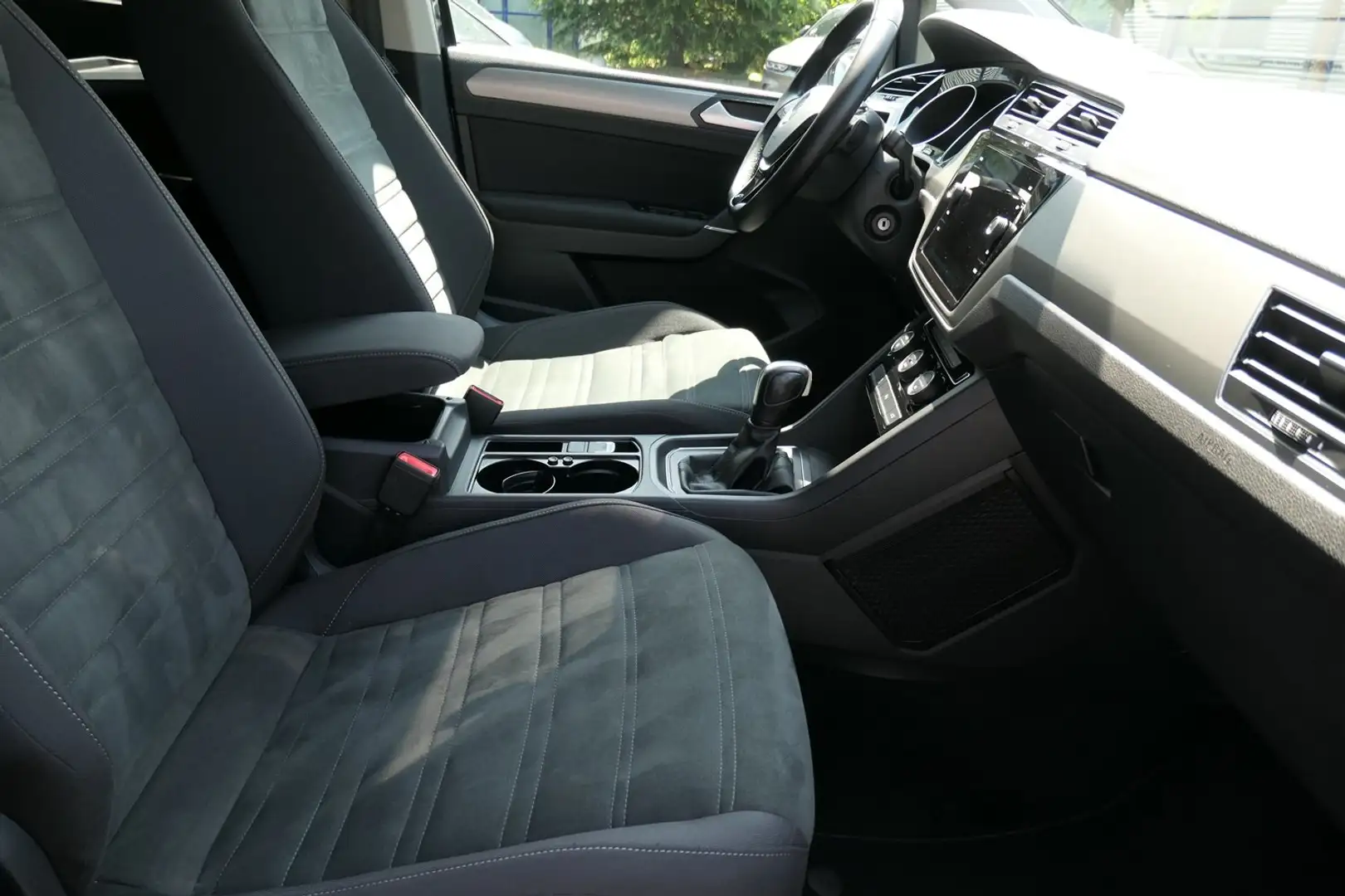 Volkswagen Touran 2.0 TDI SCR DSG Comfortline Top Zustand! Grau - 2