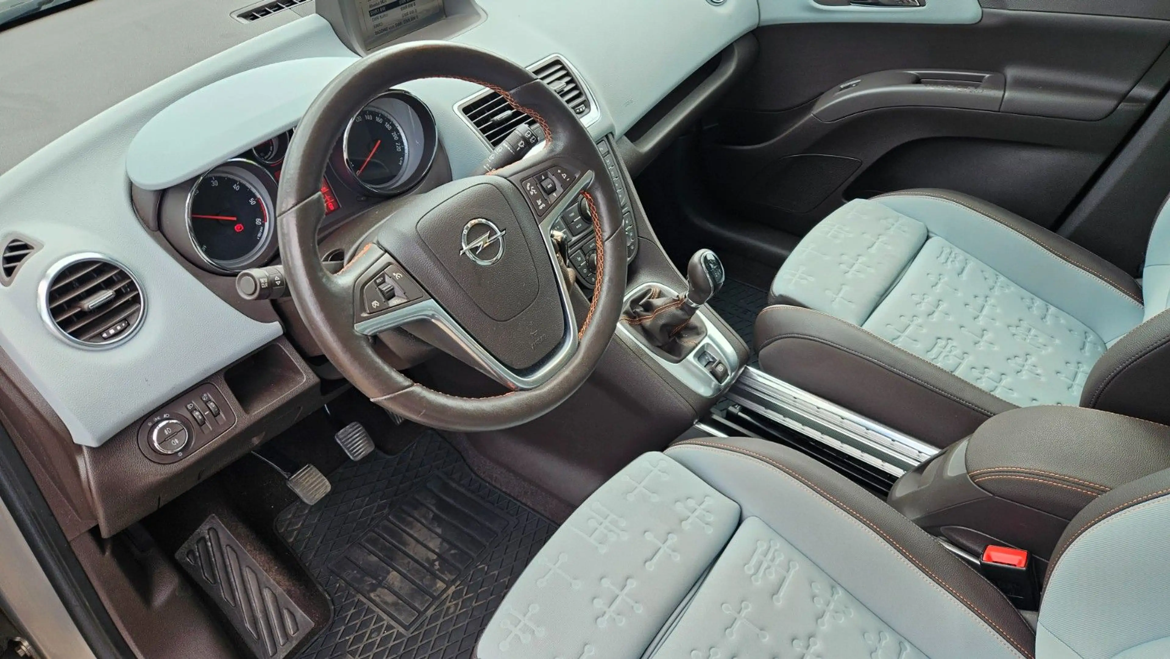 Opel Meriva B Innovation — photo 7
