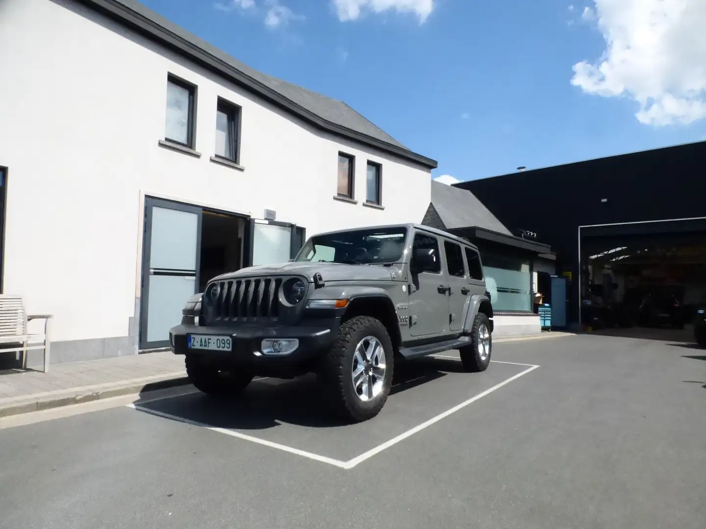 Jeep Wrangler 2.0 Turbo Sahara Unlimited **24000km** Gris - 1