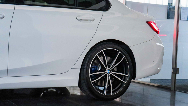 BMW 330 d M Sport LASER*PANO*KEYLESS*HuD*100%VOLL — photo 14