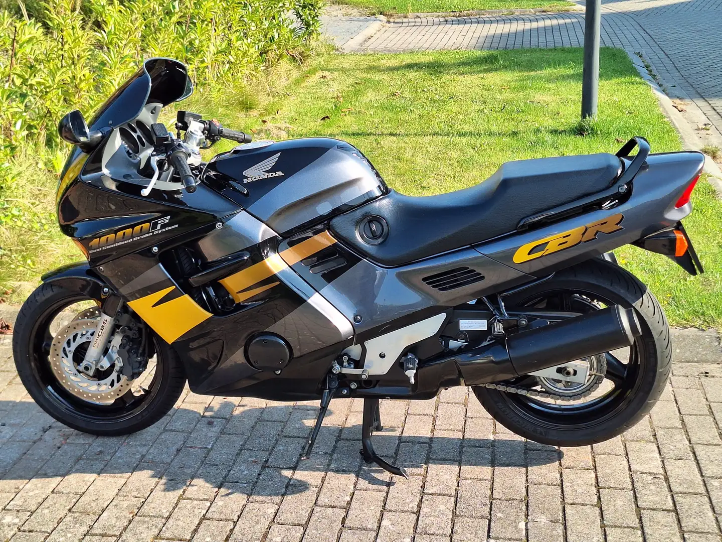 Honda CBR 1000 F SC24 Negru - 1
