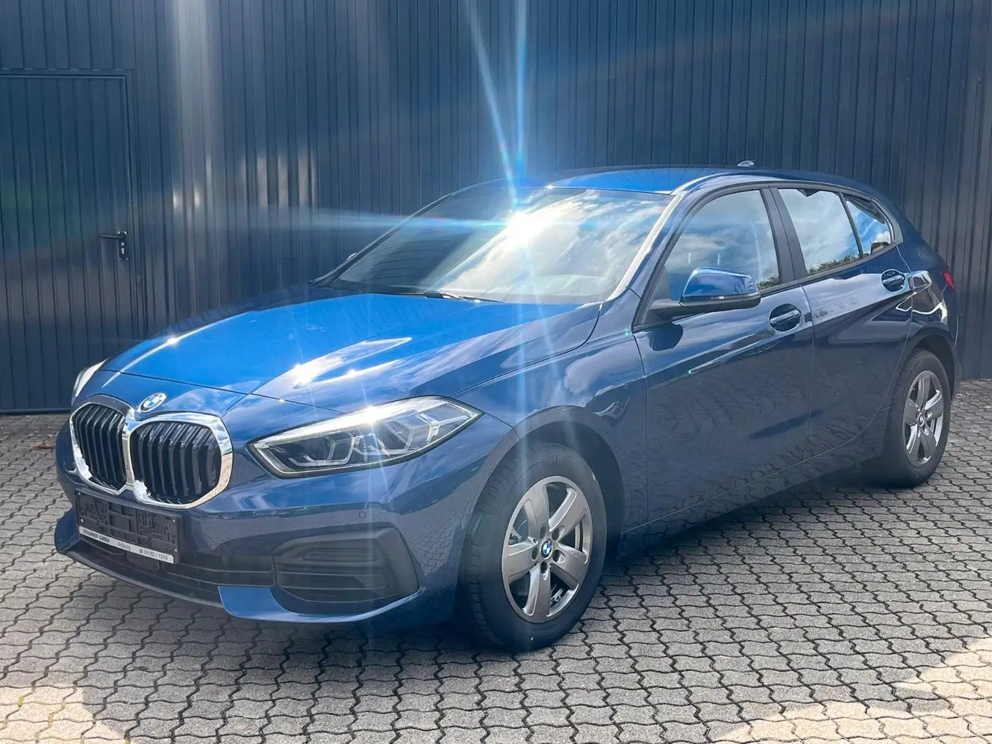 BMW 116 i 5-Türer/ Lenkradheiz/LED/Navi/CarPlay Blau - 2