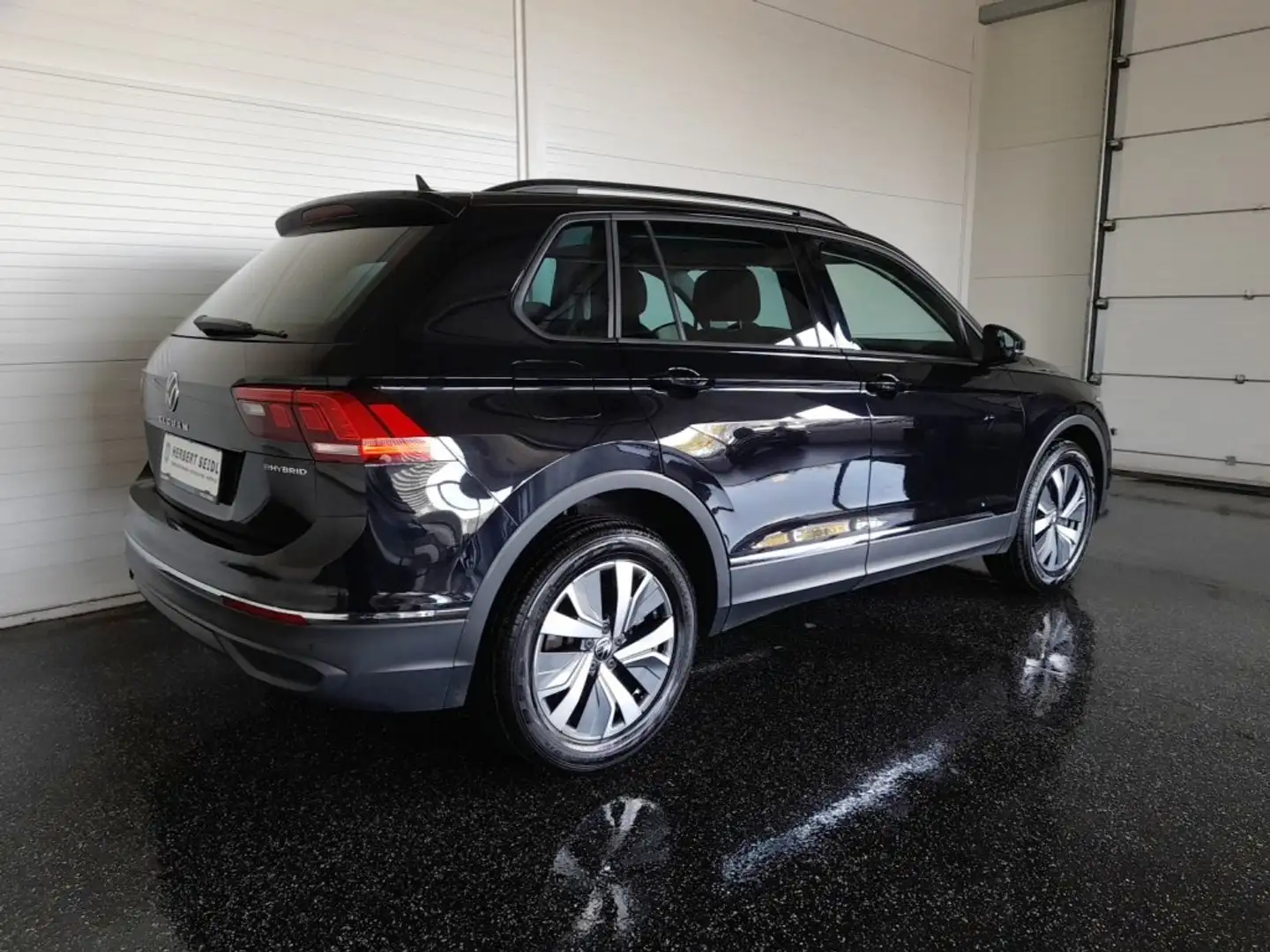 Volkswagen Tiguan PHEV DSG *MATRIX-LED / 18 ZOLL / AHV & KAMERA / VIRTUELL / NAVI / ACC / E-KLAPPE / KEYLESS* Schwarz - 2