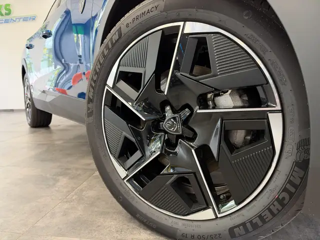 Peugeot 408 view 4