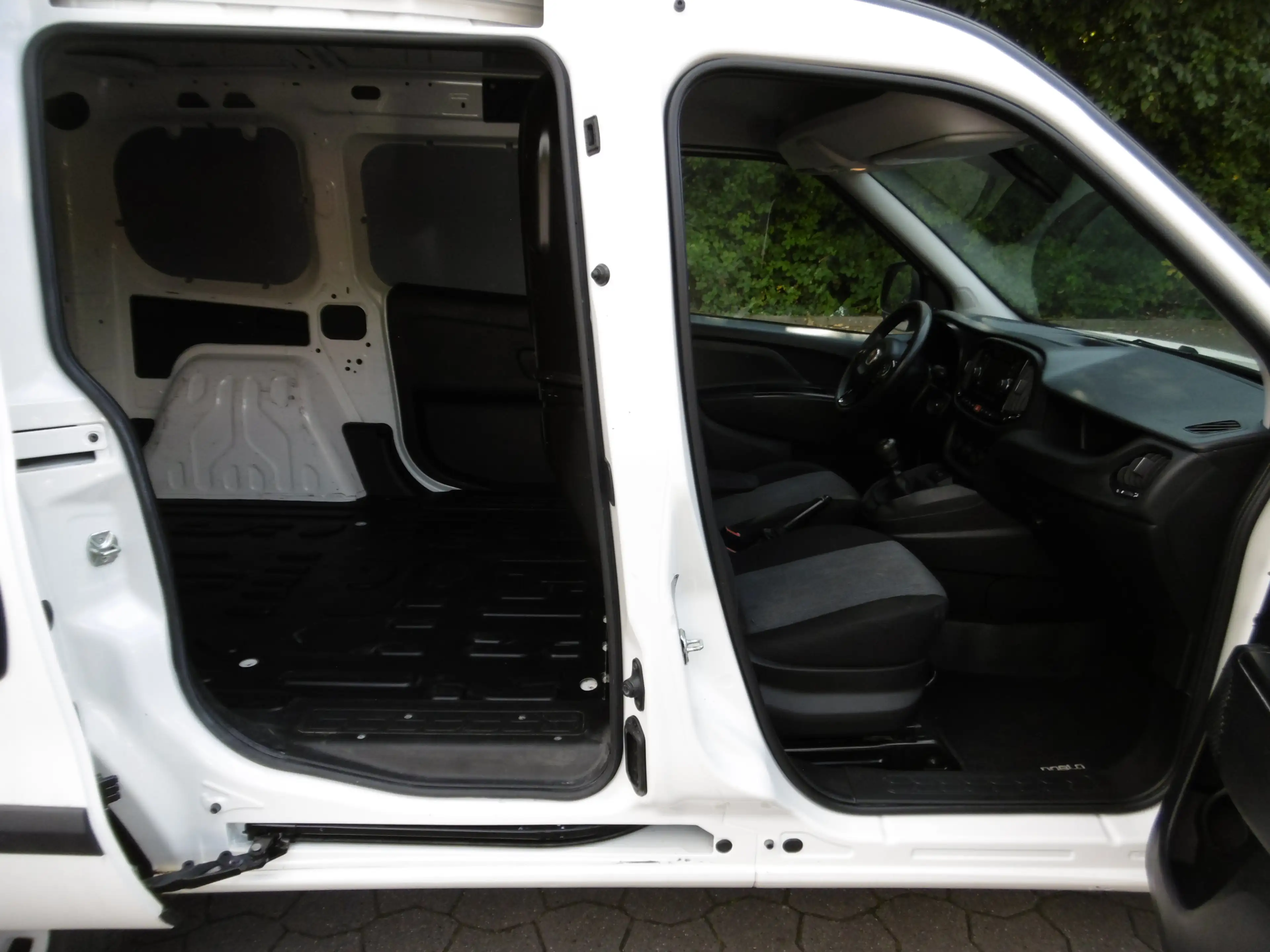 Fiat Doblo 1.4 T-Jet SX Kasten Klima Tempomat PDC — photo 10