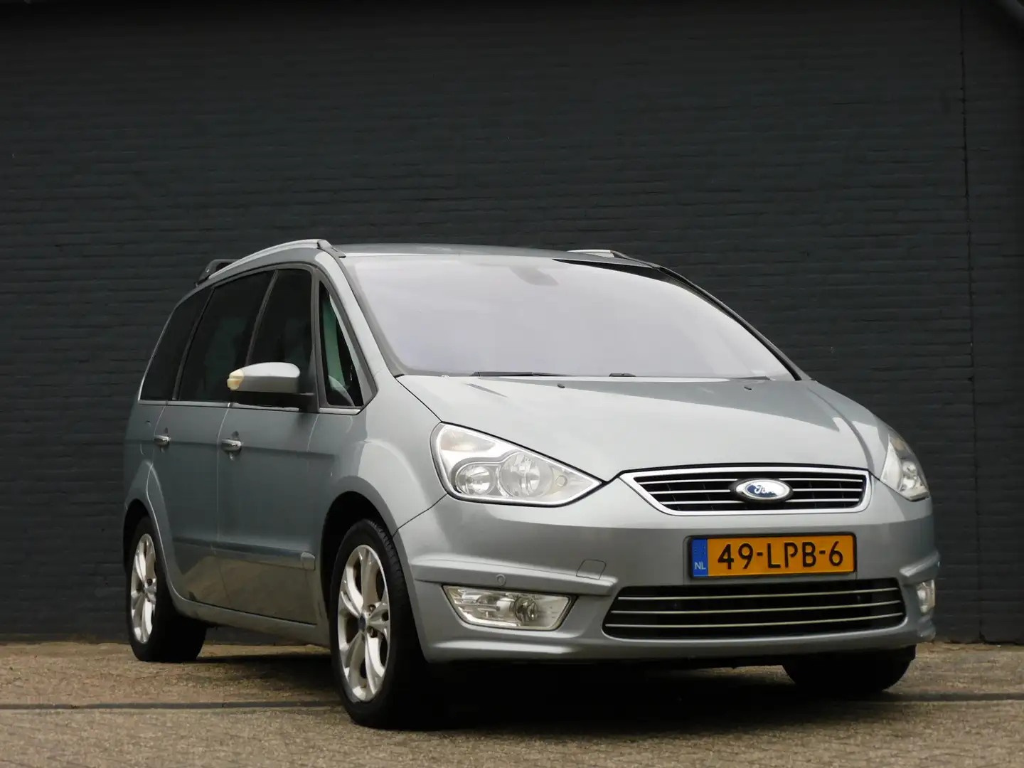 Ford Galaxy 2.0 SCTi Titanium 1e EIGENAAR! DEALER ONDERHOUDEN! Grijs - 2