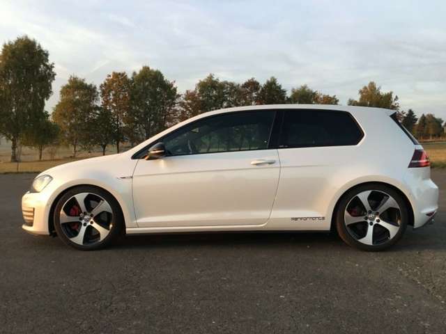 Imagine Volkswagen Golf GTI Golf GTI Performance BlueMotion Technology DSG