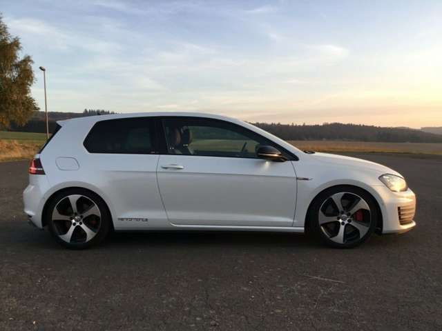 Volkswagen Golf GTI Golf GTI Performance BlueMotion Technology DSG