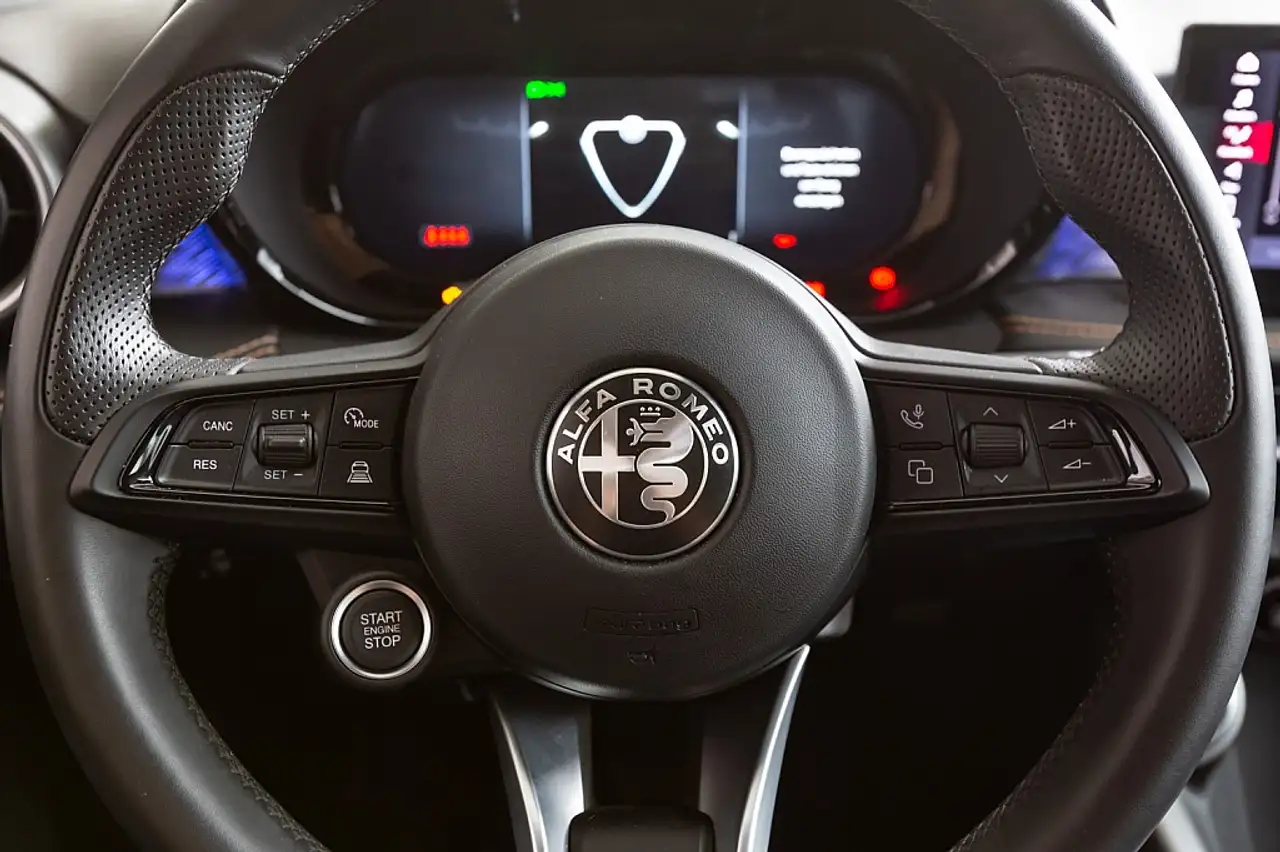 Alfa Romeo Tonale 2023 — фото 8