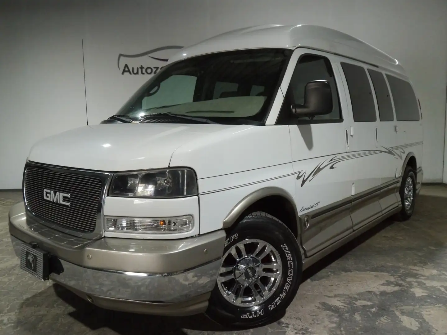 GMC Savana High Top Explorer Conversion Van Kamera Weiß - 1