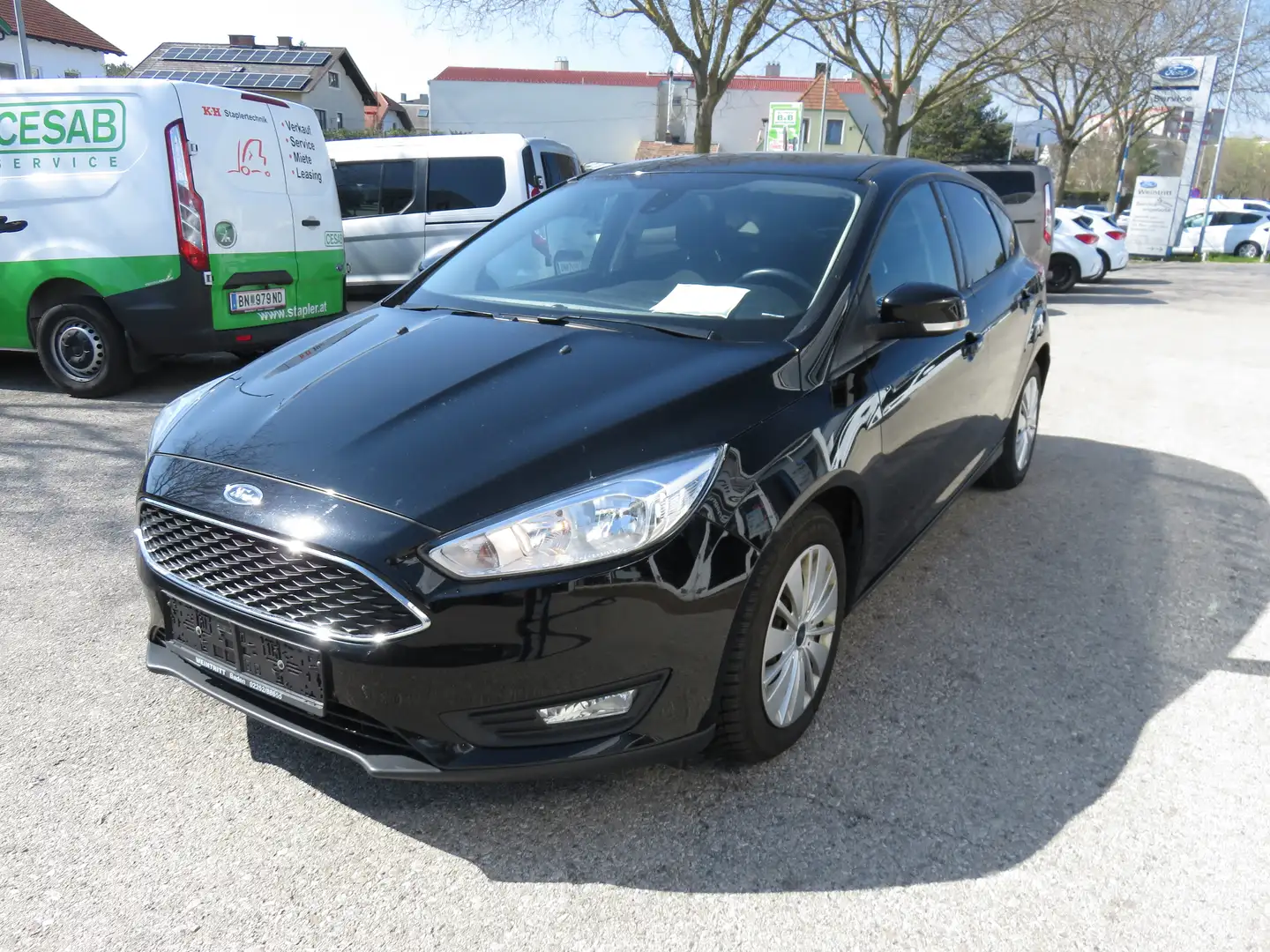 Ford Focus 1,5 TDCi Trend Schwarz - 1