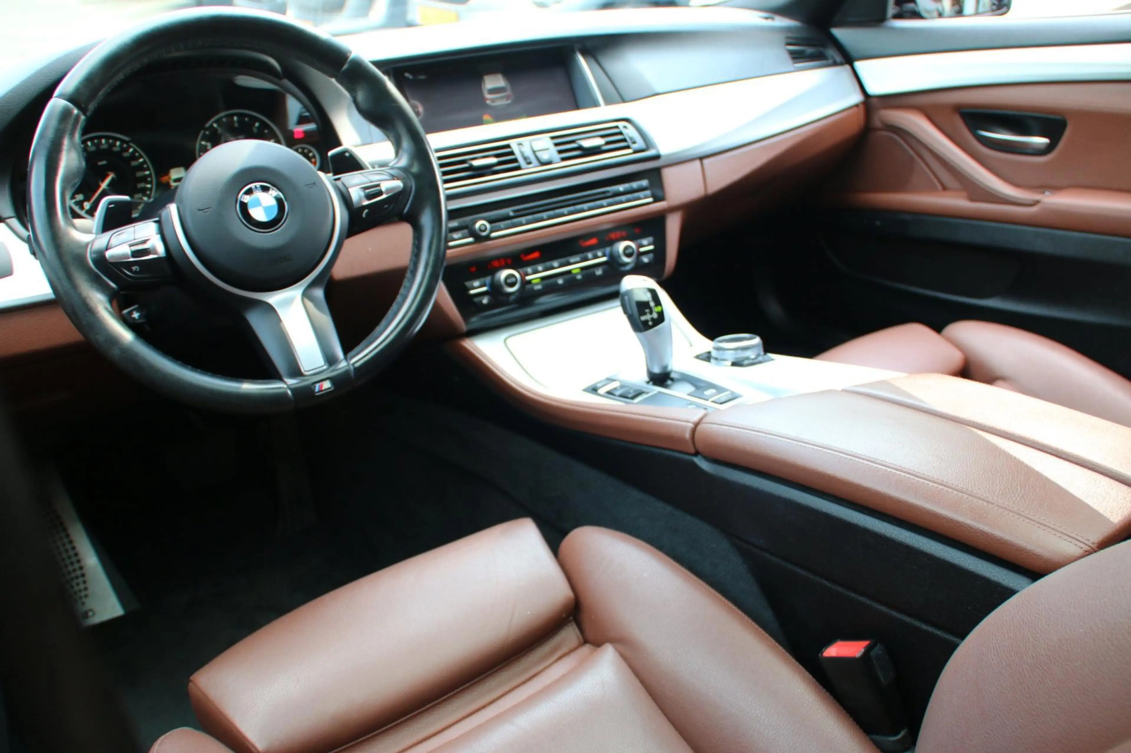 BMW 520 5-serie Touring 520i M-SPORT PANO-DAK NL-AUTO NAP! — photo 9