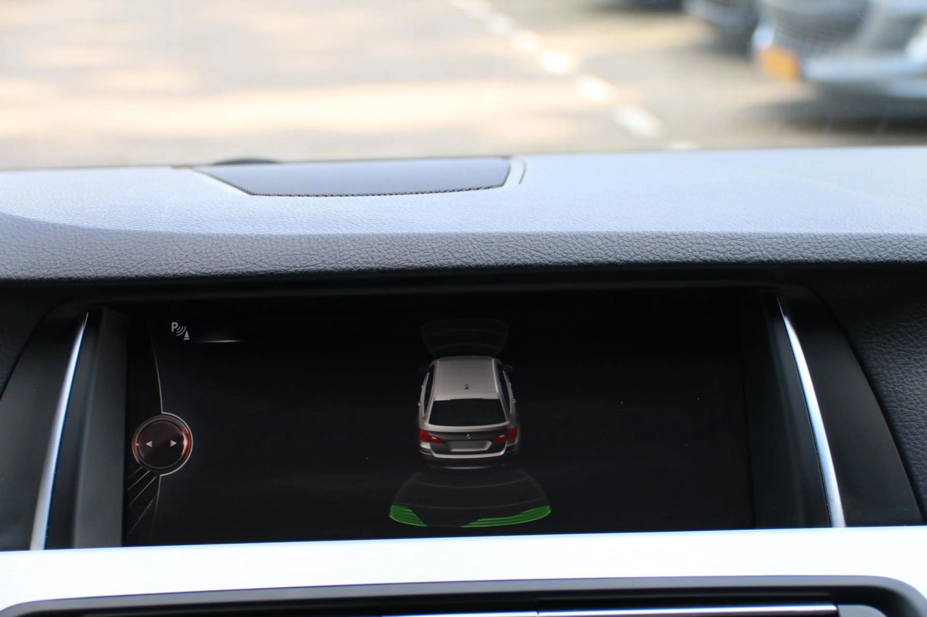 BMW 520 5-serie Touring 520i M-SPORT PANO-DAK NL-AUTO NAP! — photo 17
