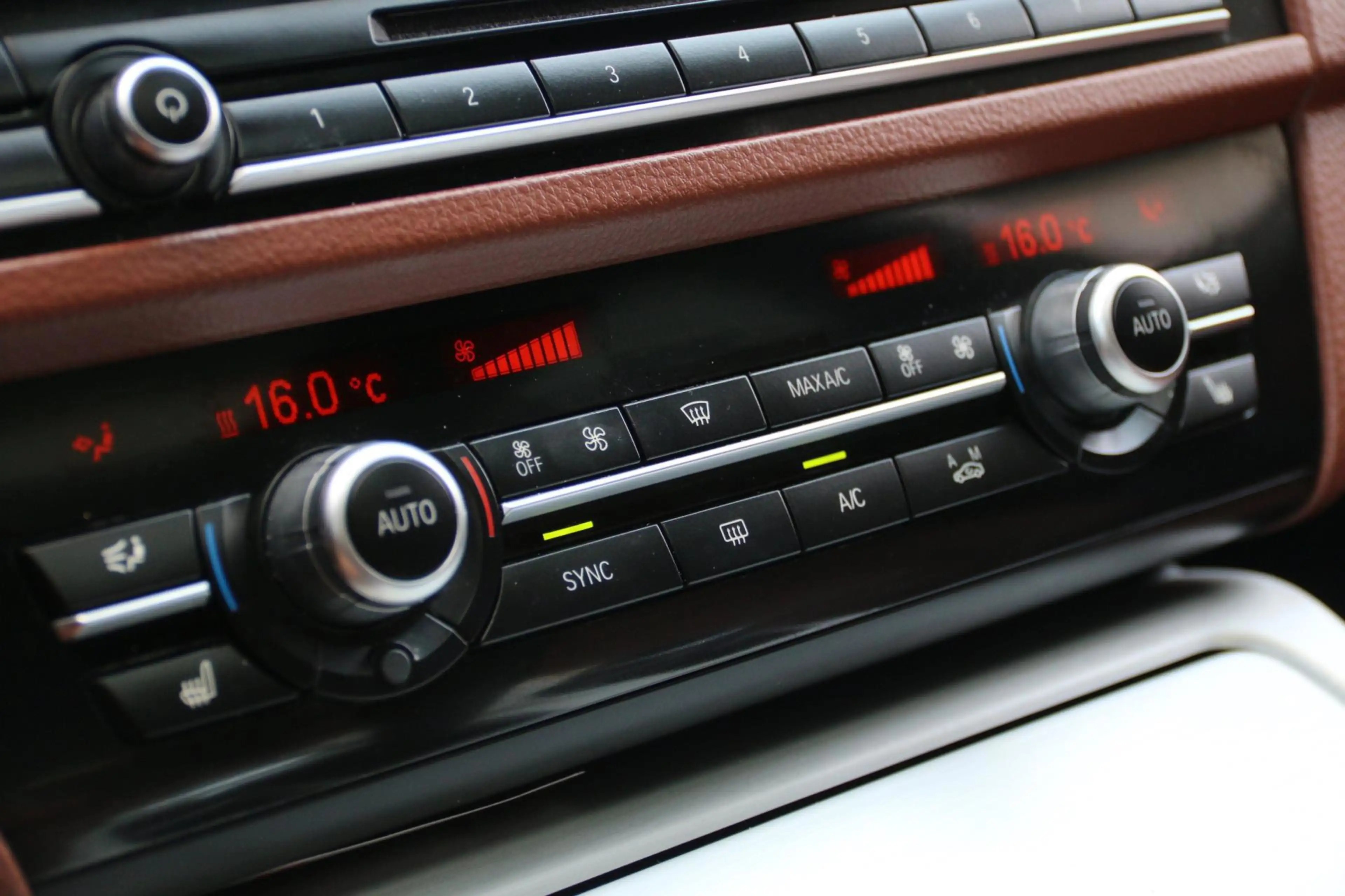 BMW 520 5-serie Touring 520i M-SPORT PANO-DAK NL-AUTO NAP! — photo 19