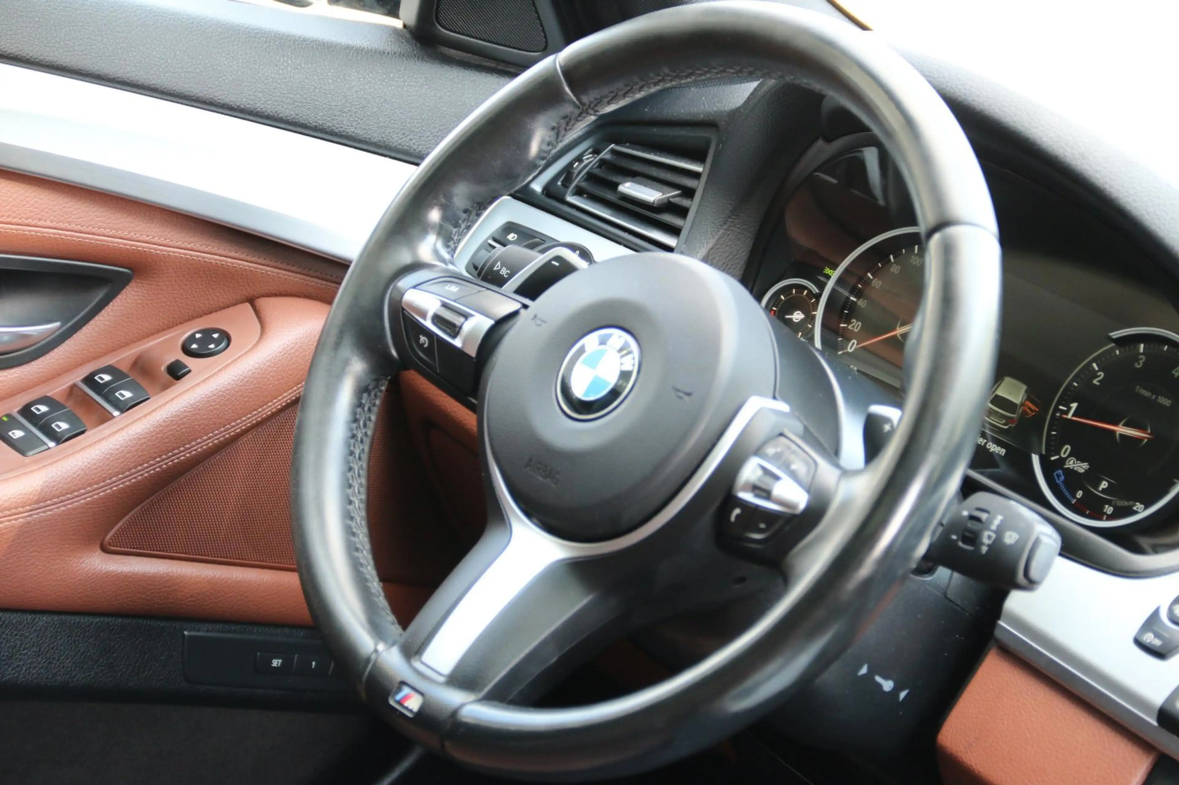 BMW 520 5-serie Touring 520i M-SPORT PANO-DAK NL-AUTO NAP! — photo 12