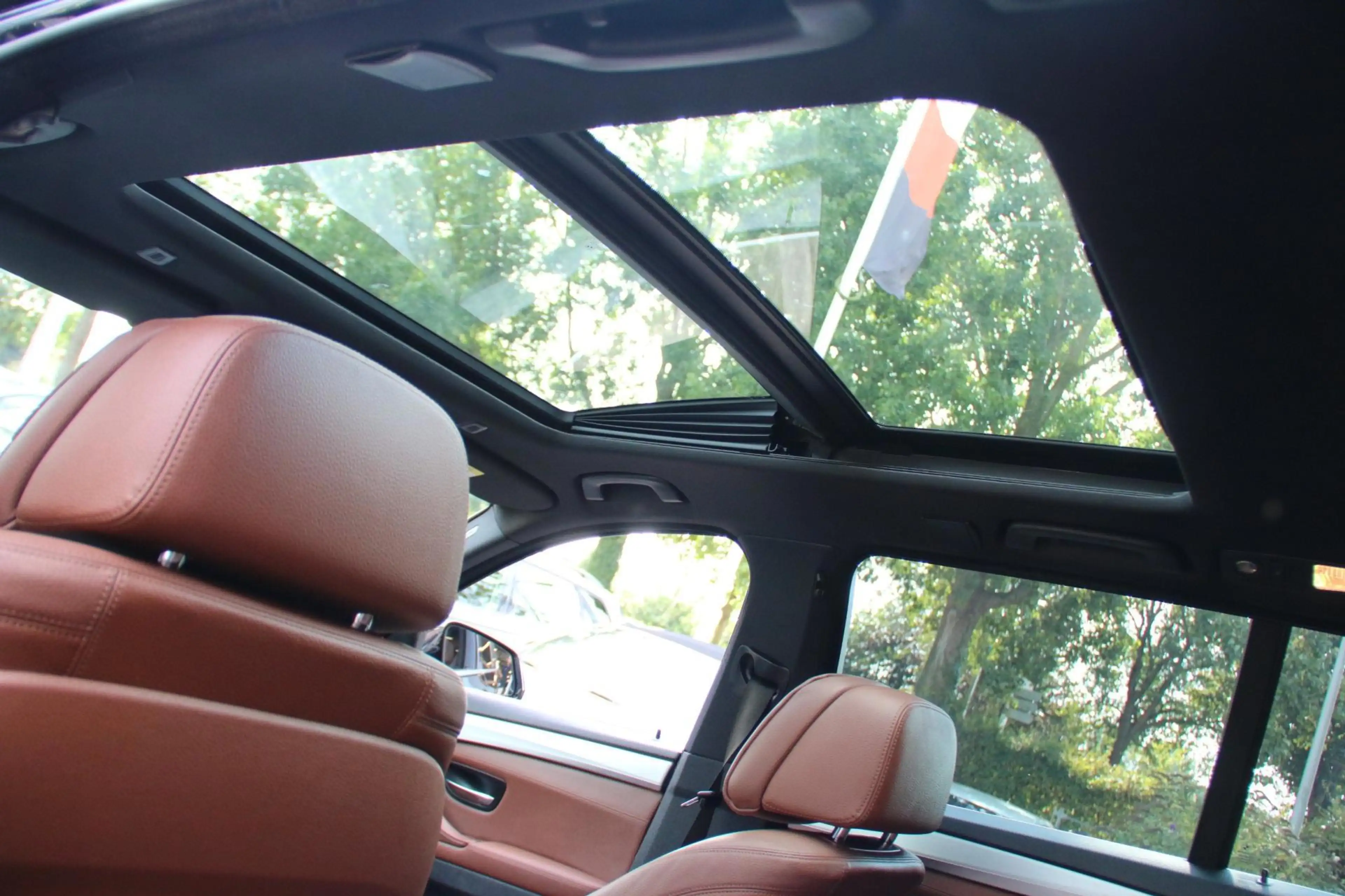 BMW 520 5-serie Touring 520i M-SPORT PANO-DAK NL-AUTO NAP! — photo 8