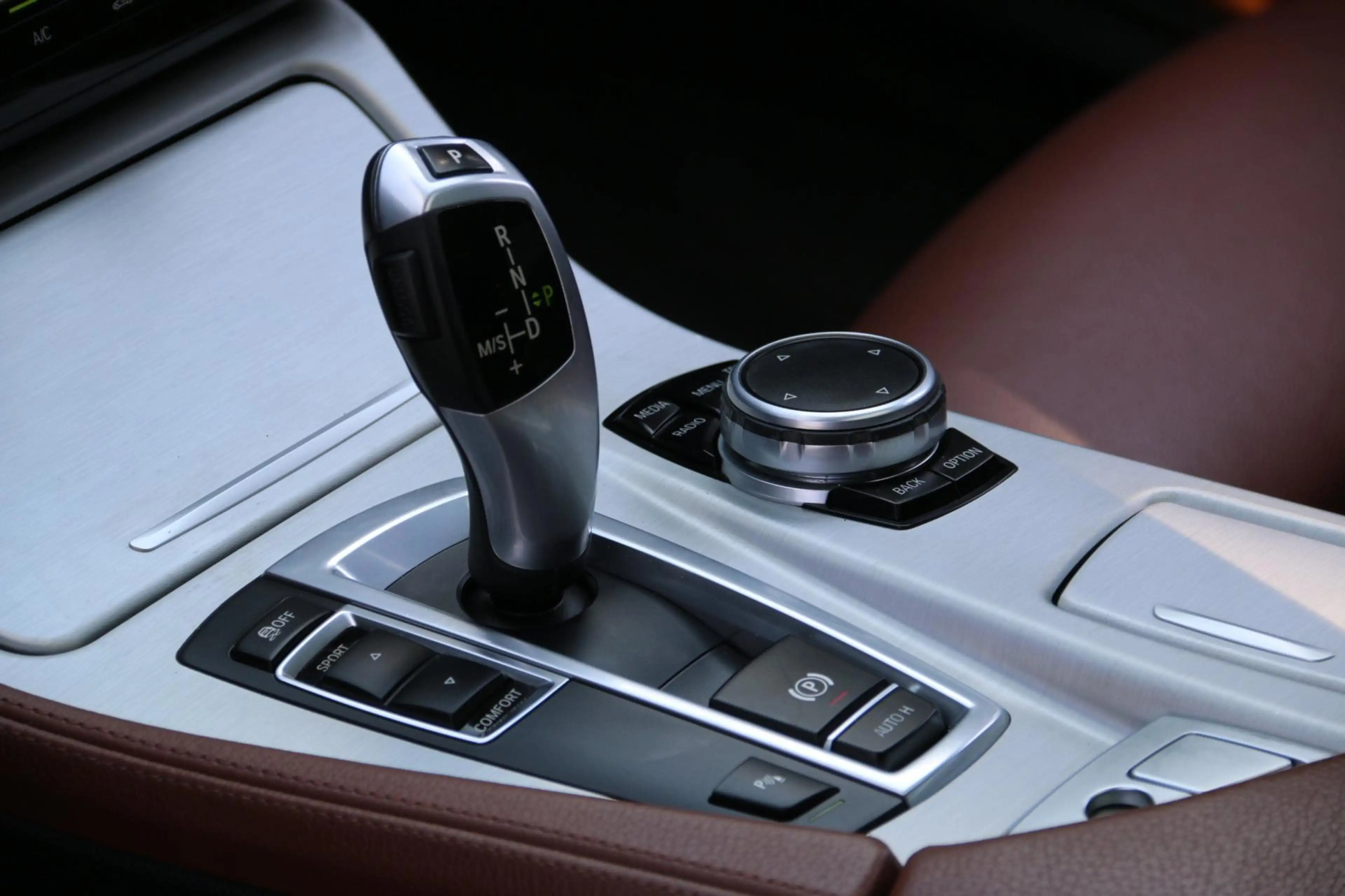 BMW 520 5-serie Touring 520i M-SPORT PANO-DAK NL-AUTO NAP! — photo 16