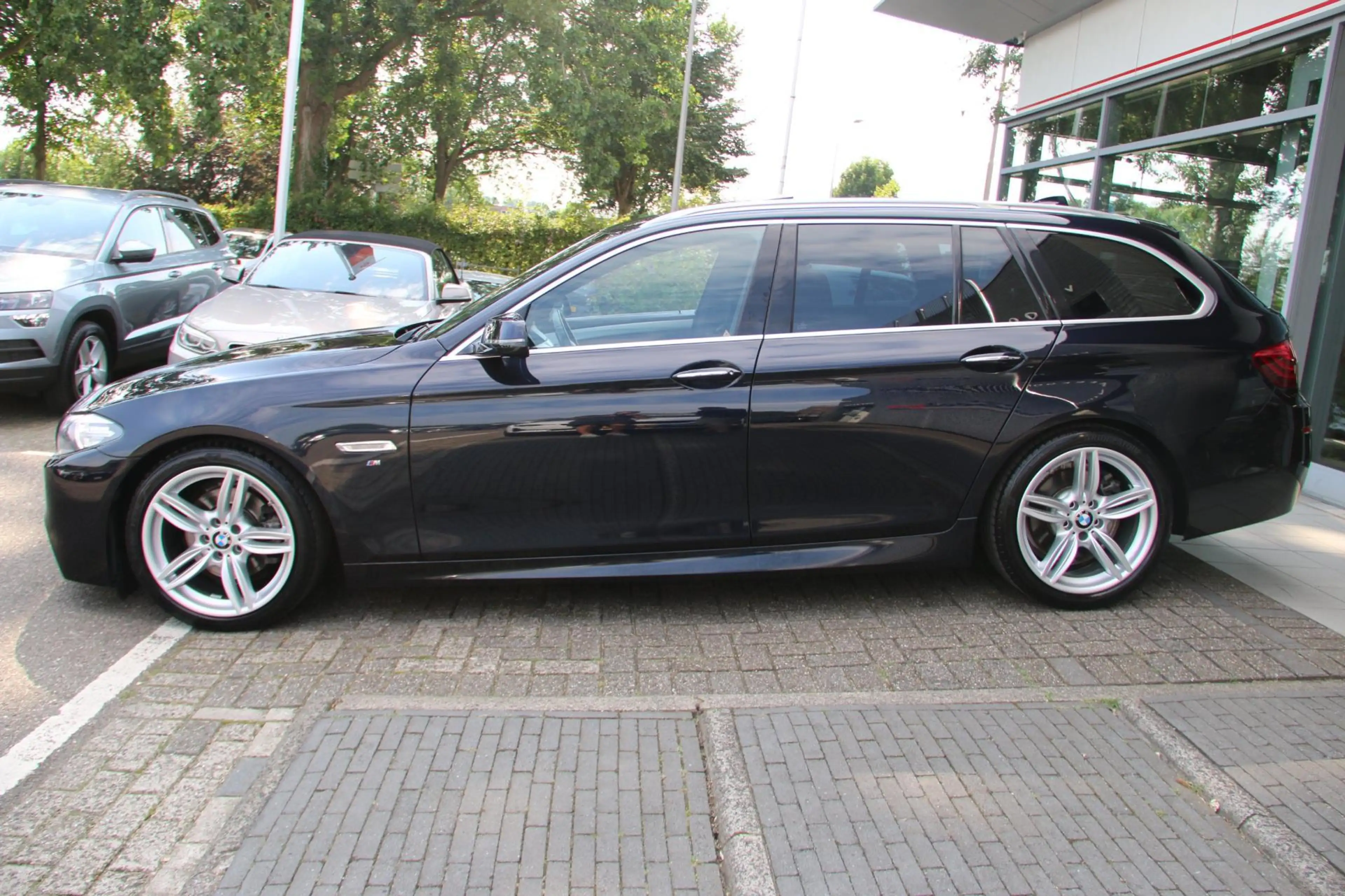 BMW 520 5-serie Touring 520i M-SPORT PANO-DAK NL-AUTO NAP! — photo 3