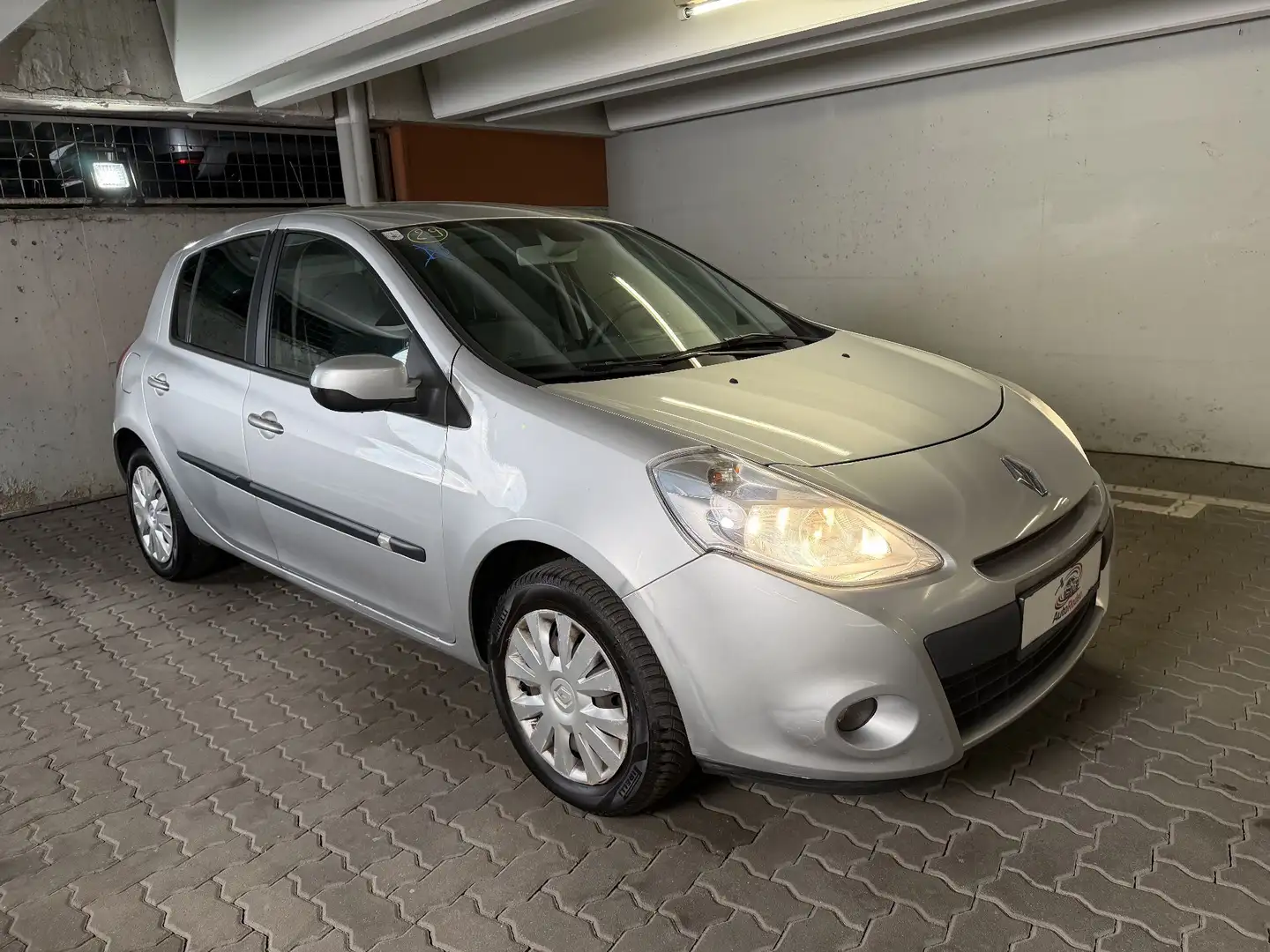 Renault Clio 1.2 16V Emotion Grau - 2