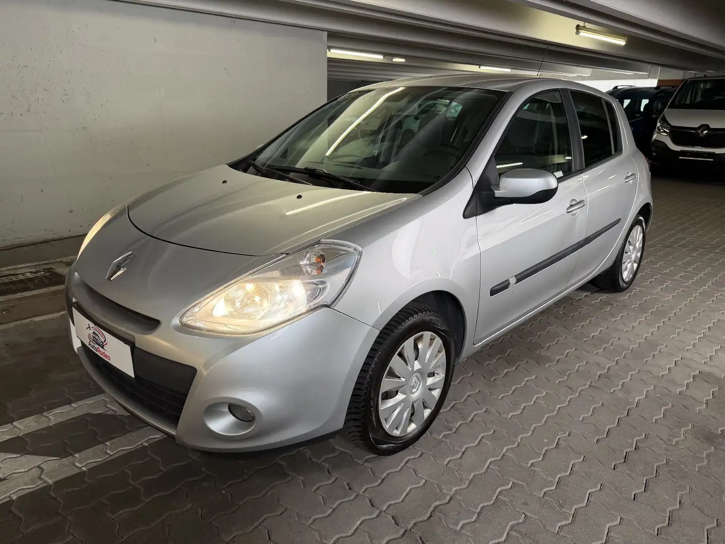 Renault Clio 1.2 16V Emotion Grau - 1