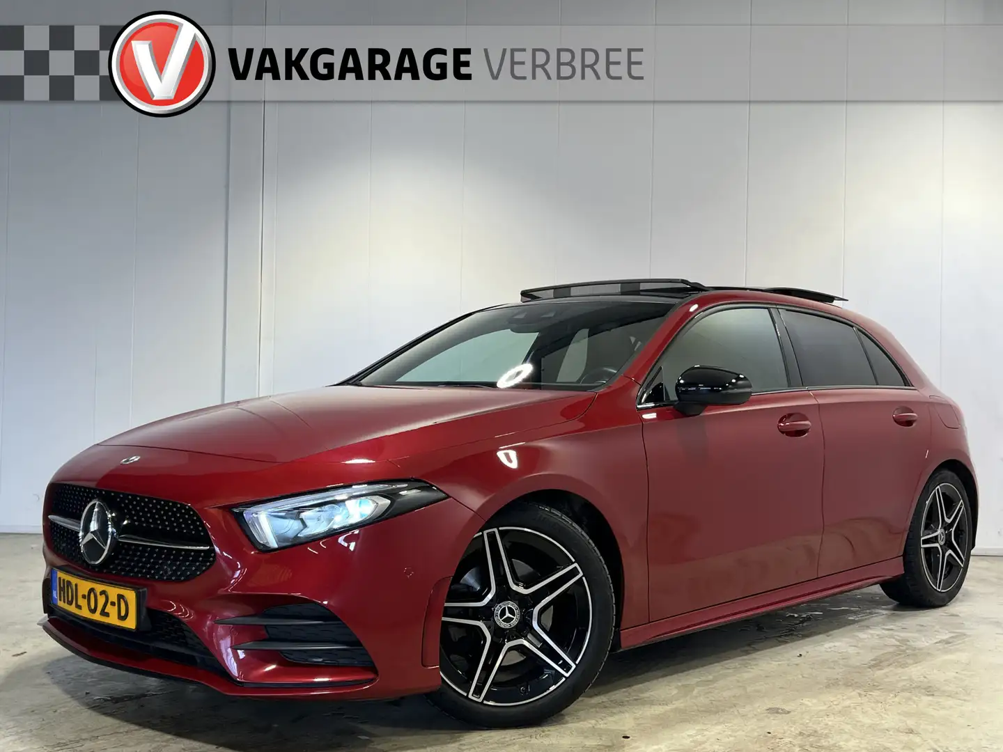 Mercedes-Benz A 200 Launch Edition Premium Plus | Panorama / Schuifdak Rot - 1