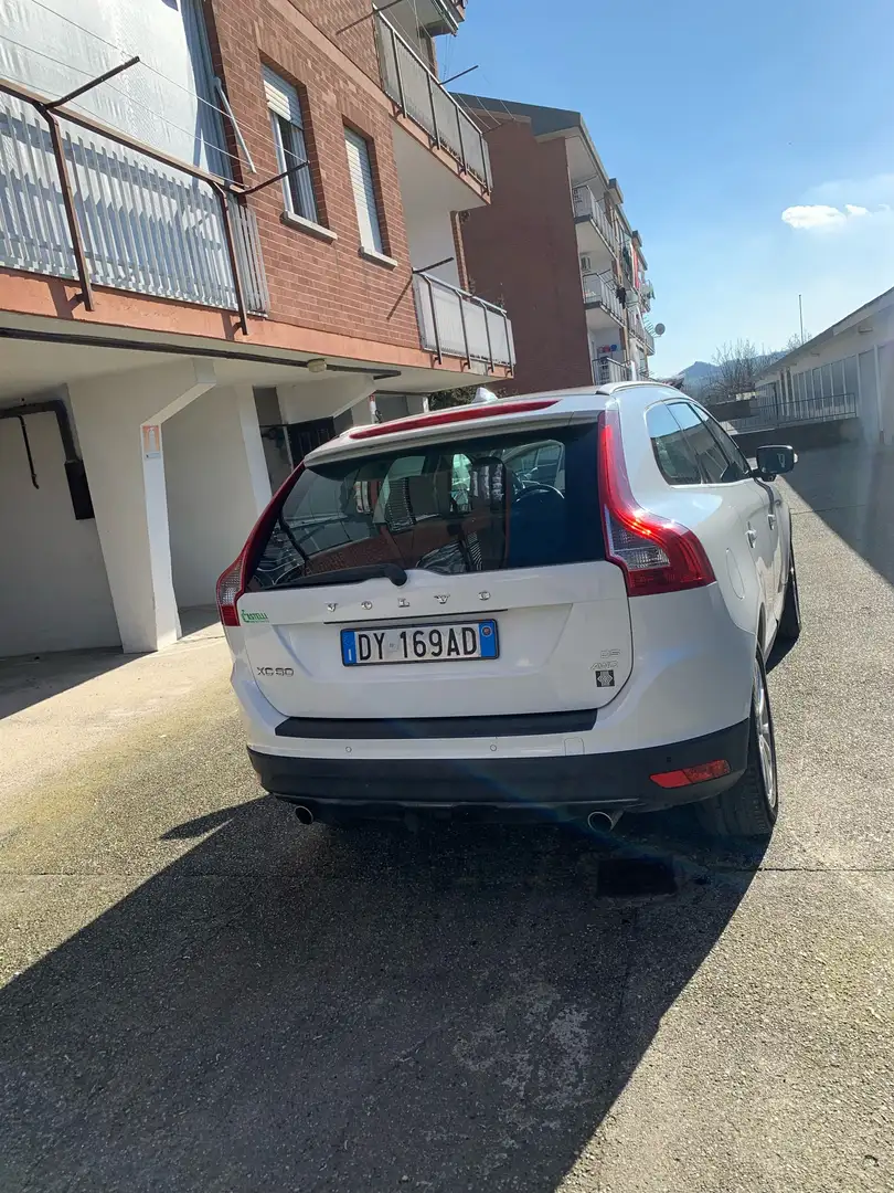 Volvo XC60 2.4 d5 Momentum awd 205cv auto - 2