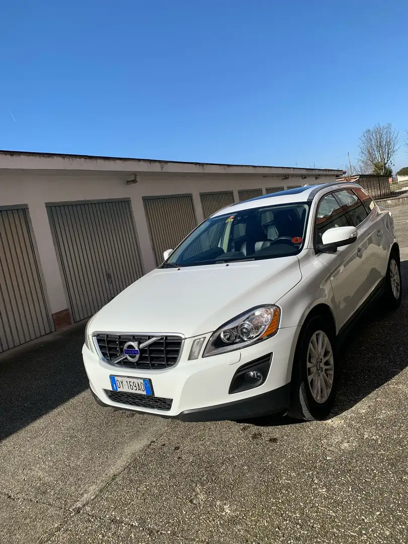 Volvo XC60 2.4 d5 Momentum awd 205cv auto - 1