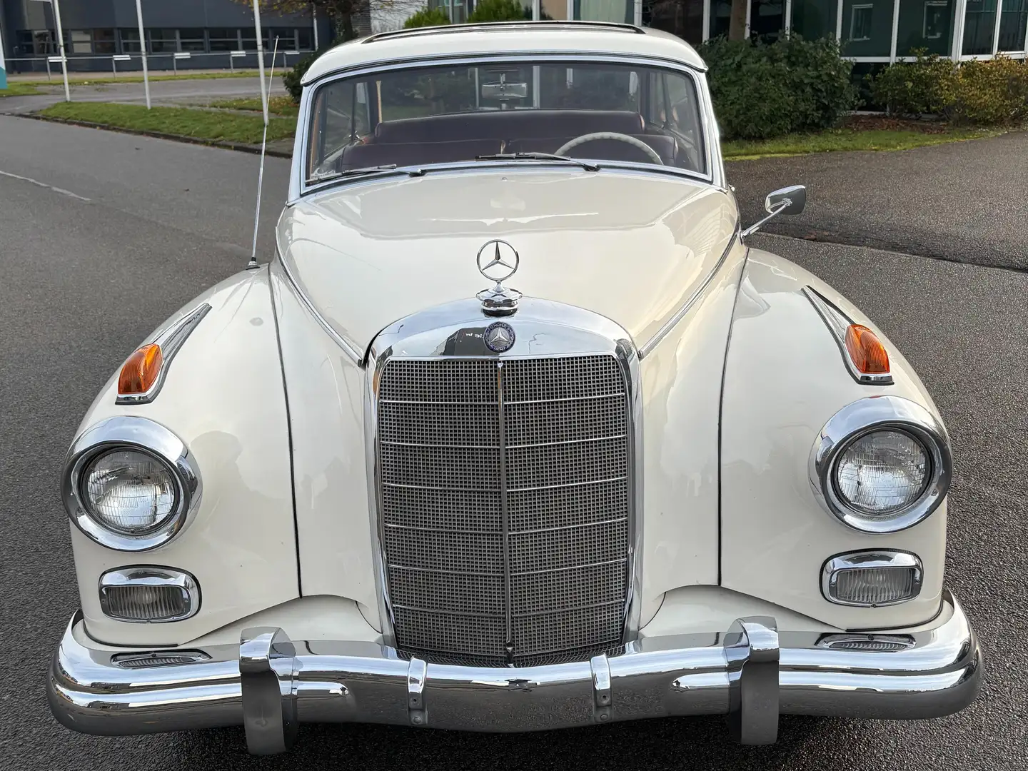 Mercedes-Benz 300 Adenauer d Білий - 2