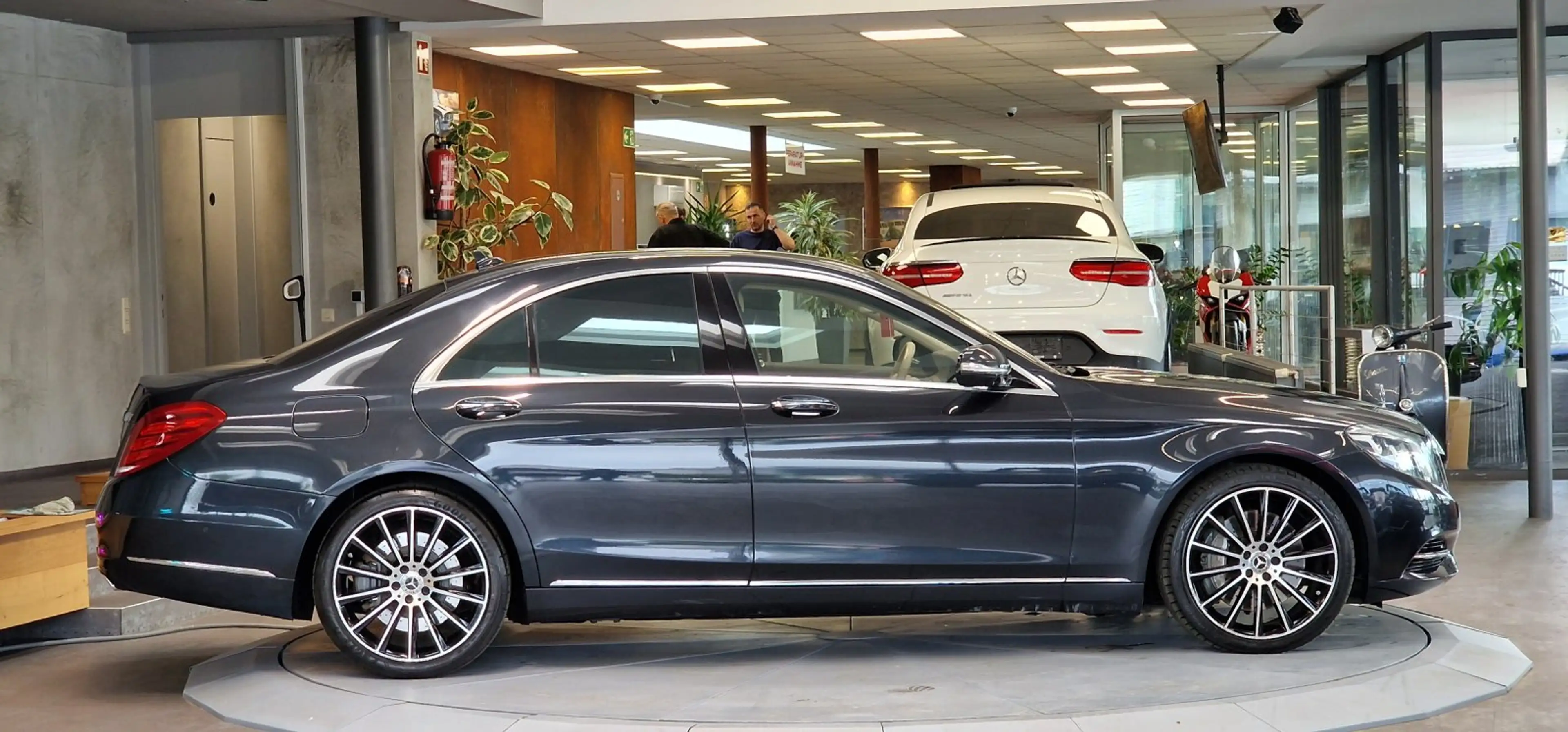 Mercedes-Benz S 500 4Matic Aut. *Luftfederung*360°*Navi* — photo 5