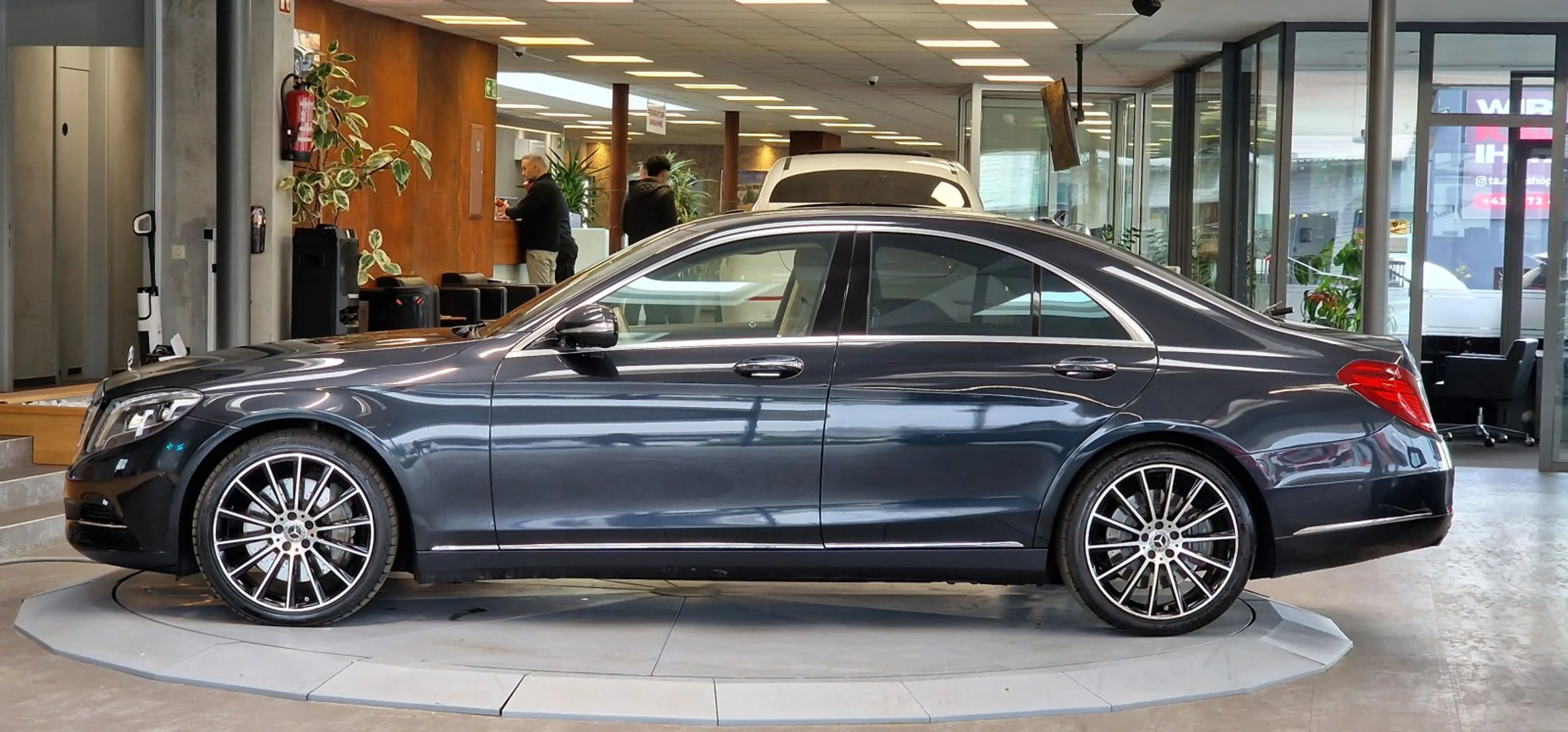 Mercedes-Benz S 500 4Matic Aut. *Luftfederung*360°*Navi* — photo 4