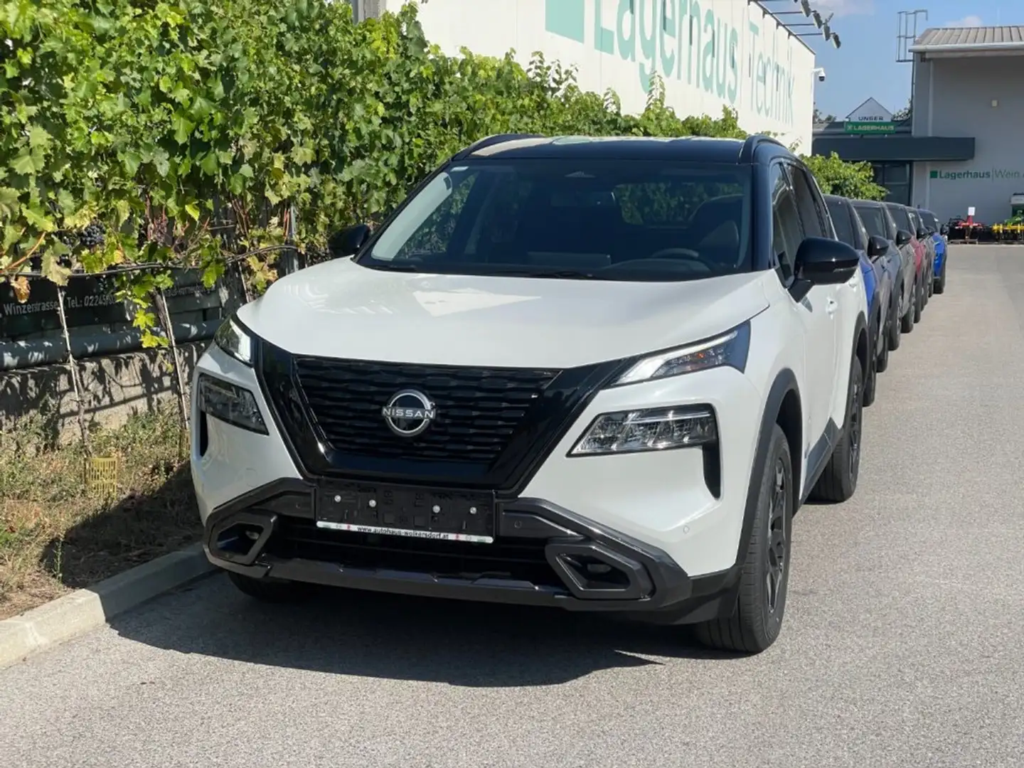 Nissan X-Trail 1.5 VC-T e.4ORCE 214PS 5S N-Trek SONDERMOD Schwarz - 1